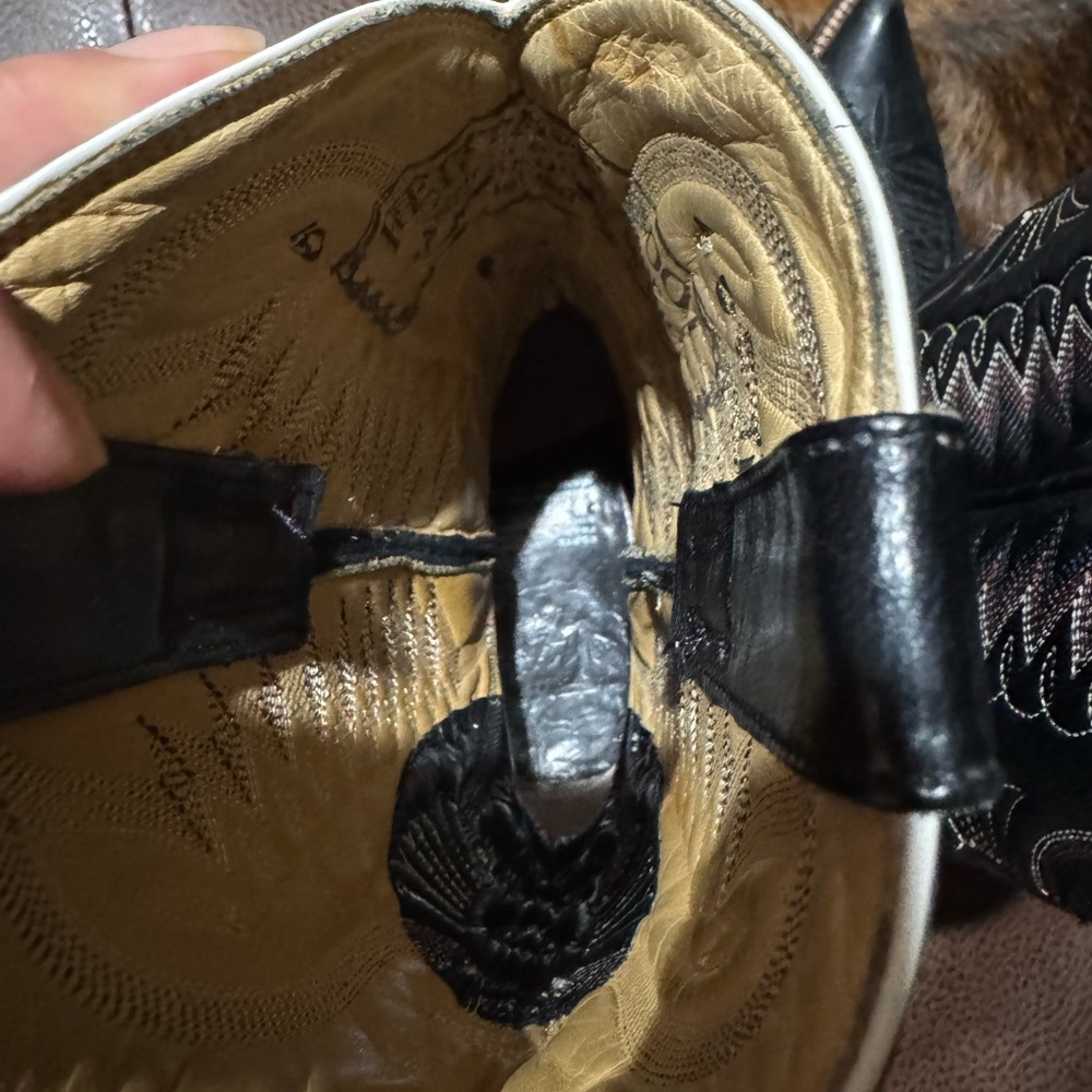 Heritage Black Heeled Boots with Pointed Toe - Picture 7 of 12